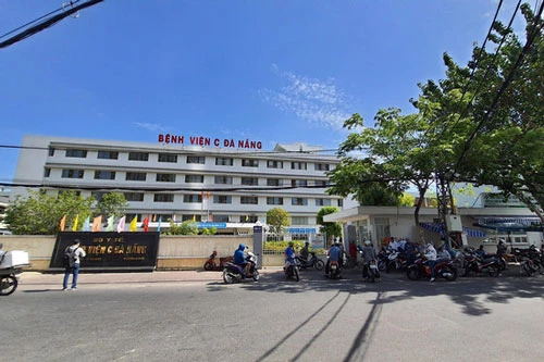 Bệnh viện C Đà Nẵng đã được phong tỏa ngay sau khi phát hiện ca bệnh 416. Ảnh: TTXVN.