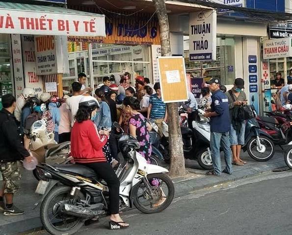 Lo&#x1EA1;n gi&#xE1; b&#xE1;n kh&#x1EA9;u trang y t&#x1EBF; sau khi ph&#xE1;t hi&#x1EC7;n ca nhi&#x1EC5;m Covid-19 &#x1EDF; &#x110;&#xE0; N&#x1EB5;ng