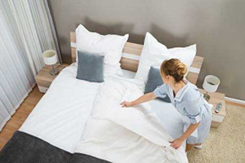 Vội vã gấp chăn ngay khi ngủ dậy: Sai lầm gây ảnh hưởng nghiêm trọng tới sức khỏe gia đình