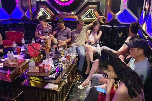 TP.HCM: Hàng chục đối tượng sử dụng ma túy trong quán karaoke Hollywood