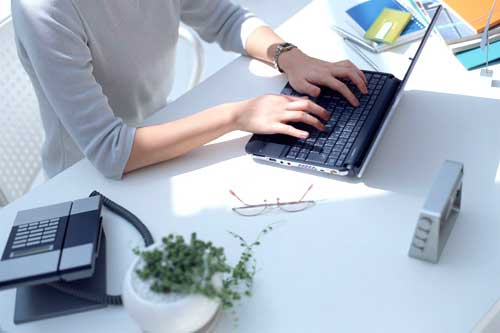 Bày trí bàn làm việc kiểu này bạn dễ thăng tiến nhanh chóng, tiền vào như nước