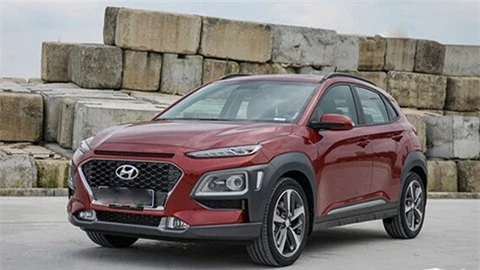 Hyundai Kona bất ngờ giảm giá, 'dằn mặt' Kia Seltos vừa ra mắt tại VN