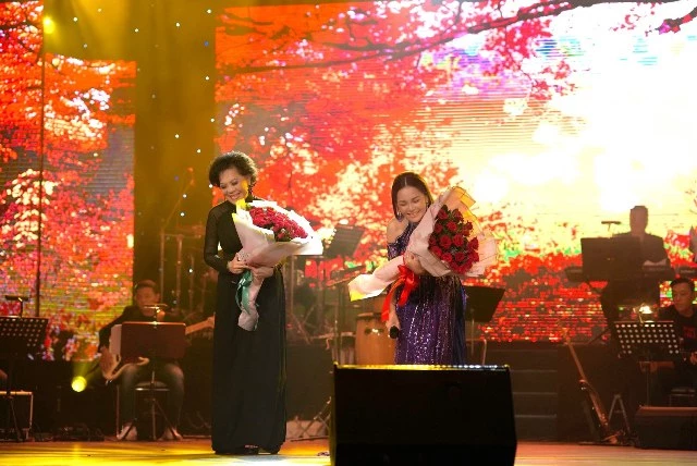 Danh ca Giao Linh dành những lời khen “có cánh” cho Lâm Nguyệt Ánh trong đêm Live show Nhạc Tình Muôn Thuở