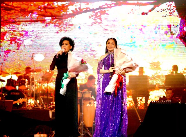 Lâm Nguyệt Ánh song ca cùng danh ca Giao Linh trong live show Nhạc Tình muôn thuở