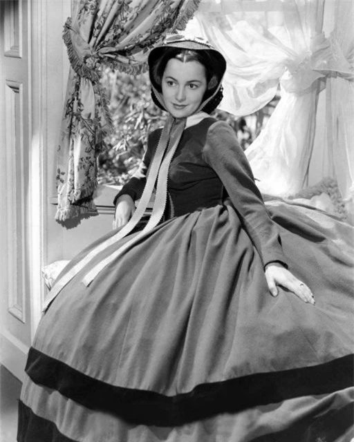 Bước ngoặt lớn đến với Olivia de Havilland năm 1939 khi cô được nhận vai  Melanie Hamilton trong phim Gone with the Wind (Cuốn theo chiều gió) dựa theo cuốn tiểu thuyết cùng tên. Tác phẩm điện ảnh gây tiếng vang lớn và Olivia nhận đề cử Nữ diễn viên phụ xuất sắc đầu tiên trong đời.