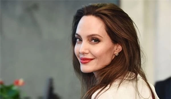 Xôn xao tin Angelina Jolie yêu đồng giới hai mỹ nhân đình đám Hollywood 3