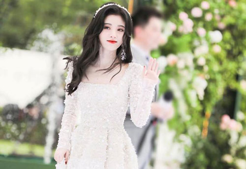 Cúc Tịnh Y được ví như 'công chúa Disney đang chạy trốn'