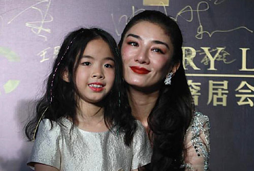 Huỳnh Dịch buồn khi nhắc đến chồng cũ tù tội