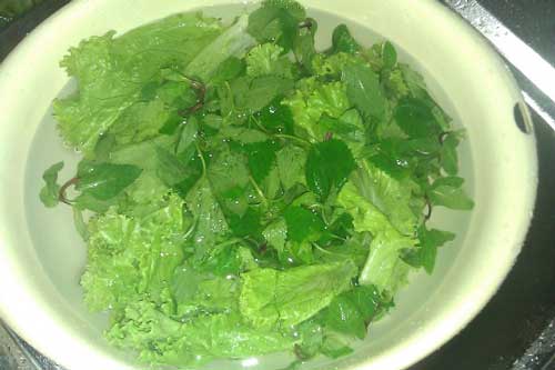 Đừng cho muối hãy thêm thứ này vào nước khi rửa để loại toàn bộ hoá chất, thuốc trừ sâu trong rau quả