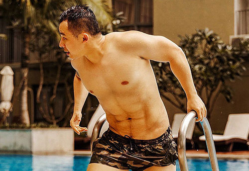 Vũ Khắc Tiệp khoe body 6 múi sau giảm cân