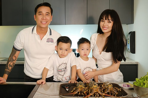 Cuộc sống vợ chồng Lê Hoàng ở căn nhà 1.000 m2