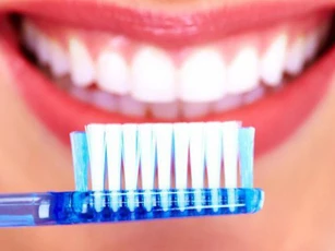 5 cách giúp đánh bay vết ố vàng trên răng ngay tại nhà, hiệu quả không kém gì tẩy trắng