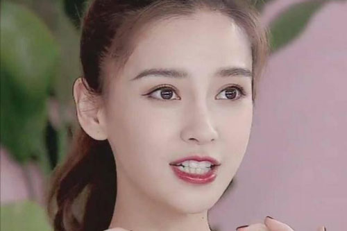 Angela Baby livestream 5 tiếng bán 97.000 đơn hàng với doanh thu 47 tỷ đồng nhưng nhan sắc của cô mới đáng chú ý