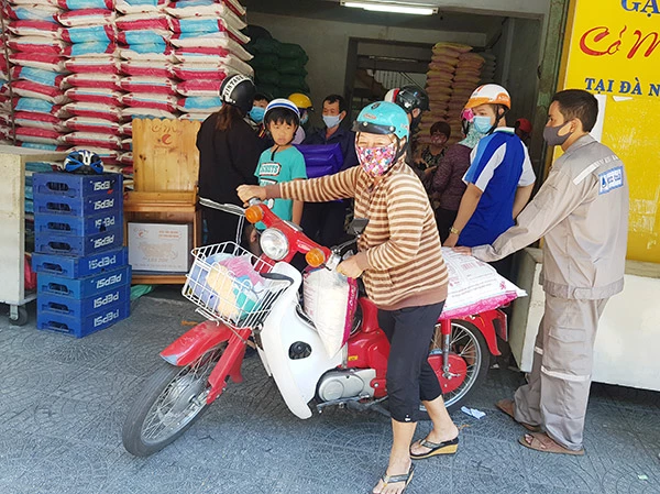 Hàng hóa tiêu dùng trên thị trường Đà Nẵng dồi dào, người dân không cần đổ dồn đi mua tích trữ (Ảnh: HC)