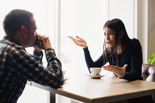 Người phụ nữ đáng sợ trong gương