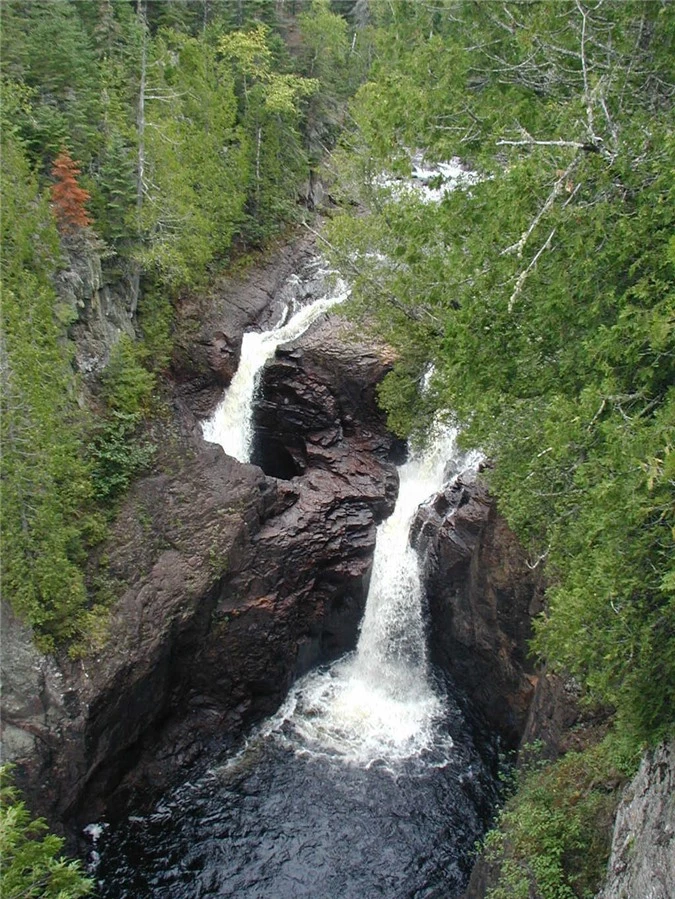 Thác Devil's Kettle còn chứa đựng nhiều bí ẩn.