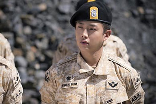 Sao nam 'Hậu duệ mặt trời' giúp cảnh sát bắt giữ nghi phạm quay lén phụ nữ tại quán cà phê