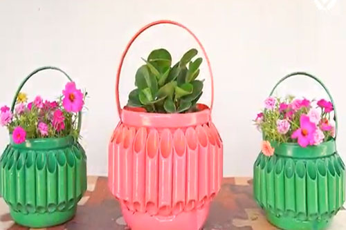 CLIP: Hướng dẫn làm chậu trồng hoa tuyệt đẹp từ chai nhựa và ống nước