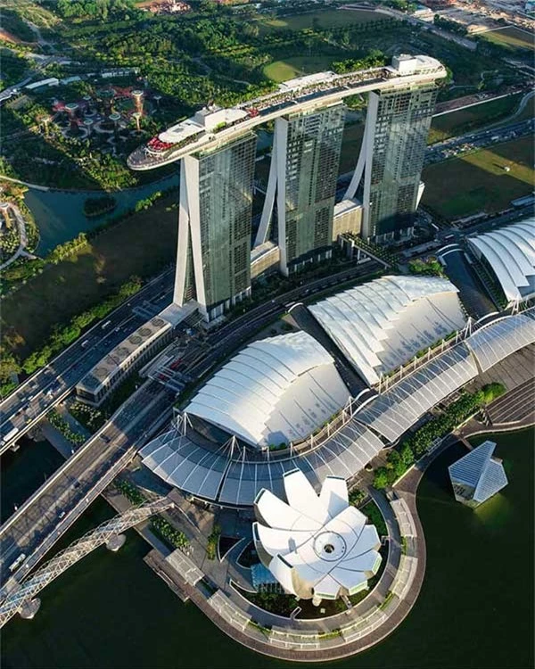 Đứng thứ 3 chính là "du thuyền trên không" Marina Bay Sands