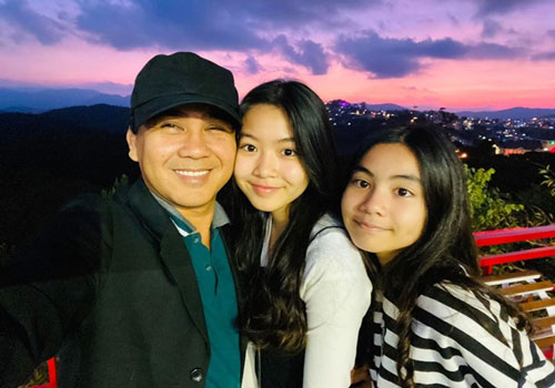 Con gái Quyền Linh sợ rời xa cha mẹ