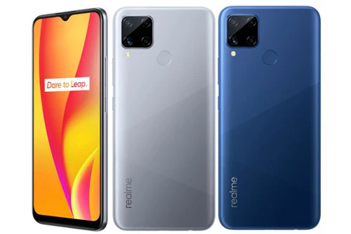 Realme C15 có 2 màu Marine Blue và Seagull Silver. Phiên bản RAM 3 GB/ROM 64 GB có giá 1.999.000 Rupiah (tương đương 3,20 triệu đồng). Giá của phiên bản RAM 4 GB/ROM 64 GB là 2.199.000 (3,52 triệu đồng). Nếu muốn tậu bản RAM 4 GB/ROM 128 GB, khách hàng phải chi 2.499.000 (4 triệu đồng).