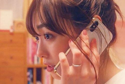 Chồng đi công tác, tăng ca về muộn, tôi rợn tóc gáy phát hiện người đàn ông lạ dưới chăn