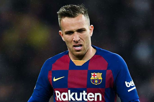 Arthur trở lại Brazil, từ chối dự Champions League cùng Barca