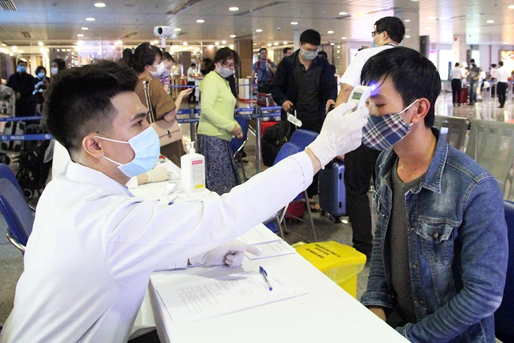 Thành phố cũng đã tổ chức hoạt động kiểm dịch y tế tại ga quốc nội sân bay Tân Sơn Nhất 