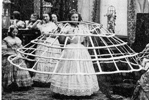 Những mốt thời trang 'chết người' trong lịch sử