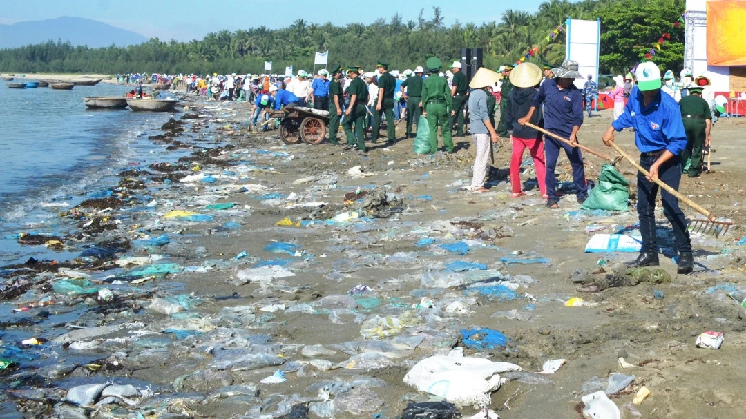 Năm 2030, TP.HCM giảm 75% rác thải nhựa trên biển.