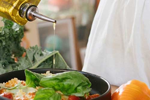 Lỡ tay nêm muối quá tay khiến đồ ăn bị mặn, "chữa cháy" theo 9 cách này vô cùng hiệu quả