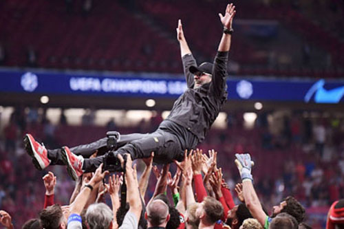 Juergen Klopp đang đi trên con đường huyền thoại