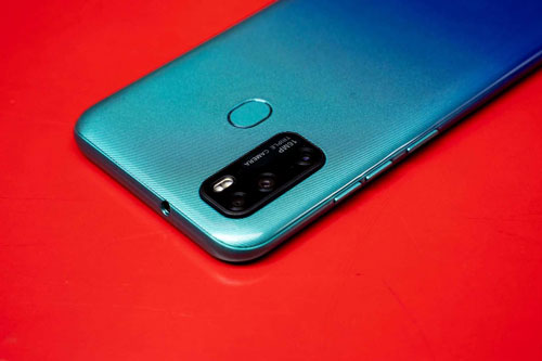 Smartphone 3 camera sau, RAM 4 GB, pin 4.500 mAh, giá hơn 2 triệu đồng