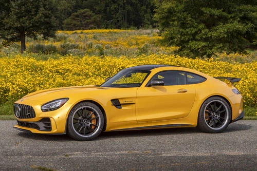 5. Mercedes-AMG GT 2020 (giá khởi điểm: 115.900 USD).