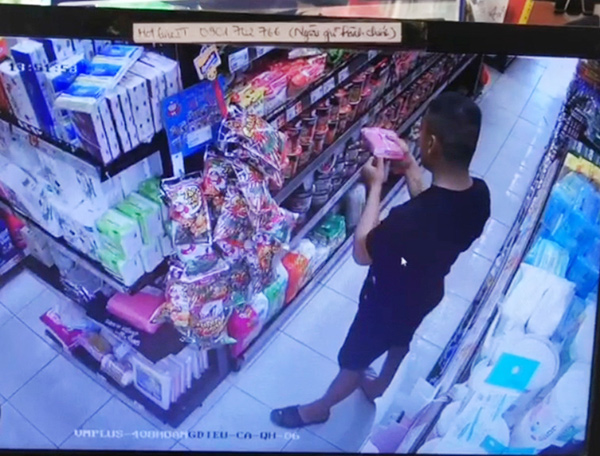 Đà Nẵng: Người đàn ông tâm thần bôi nước bọt lên thực phẩm trong siêu thị