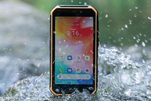 Trên tay smartphone ‘nồi đồng cối đá’, RAM 4 GB, pin 4.000 mAh, giá 3 triệu đồng