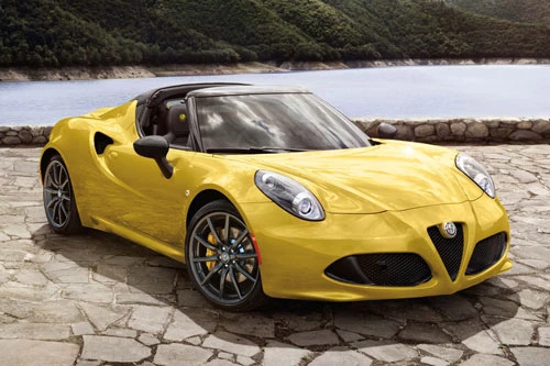 9. Alfa Romeo 4C Spider 2020 (giá khởi điểm: 67.150 USD).