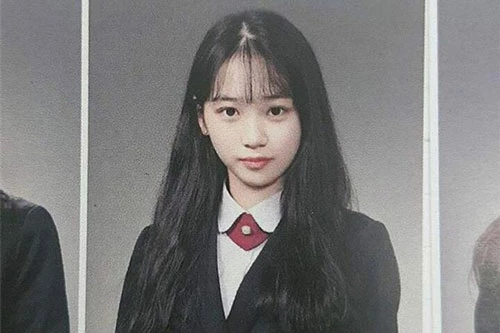 Chaewon (IZ*ONE).