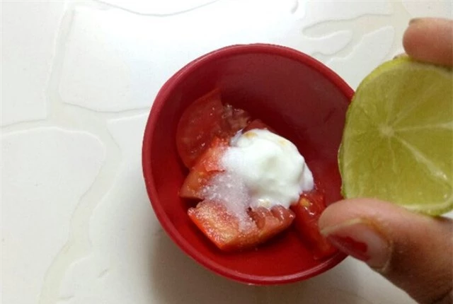 Tomato-Lemon-Juice-and-Yogurt-Mask