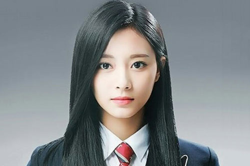 Những nữ idol Kpop chứng minh nhan sắc tự nhiên không ‘dao kéo’ qua loạt ảnh tốt nghiệp: Toàn ‘nữ thần’