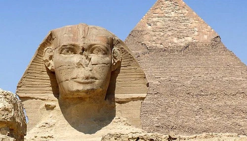 Tượng "Đại nhân sư của Giza" có lẽ là bức tượng Ai Cập cổ đại mất mũi nổi tiếng nhất. Ảnh: AP
