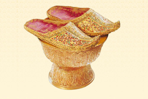 Những bảo vật Hoàng gia trong Lễ đăng quang của Vua Thái Lan