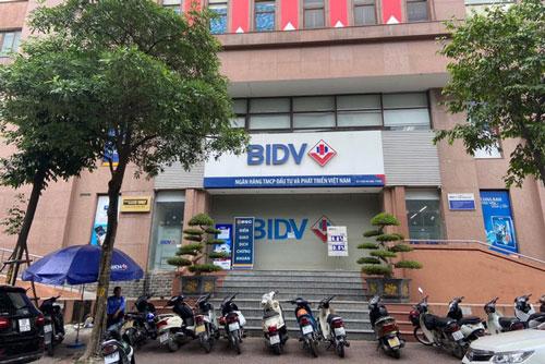 Đã bắt được 2 nghi phạm nổ súng cướp 900 triệu đồng tại BIDV ở Hà Nội