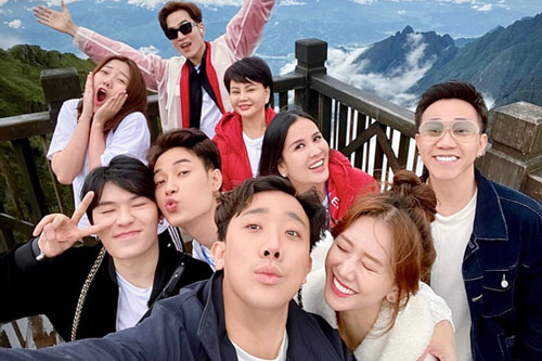 Vợ chồng Trấn Thành và hội bạn thân đi Sapa