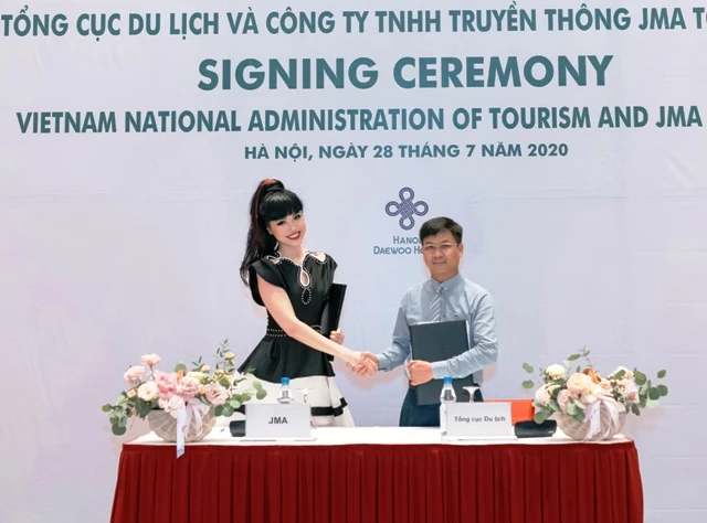 Tổng cục Du lịch và siêu mẫu quốc tế Jessica Minh Anh ký hợp tác quảng bá, xúc tiến du lịch 