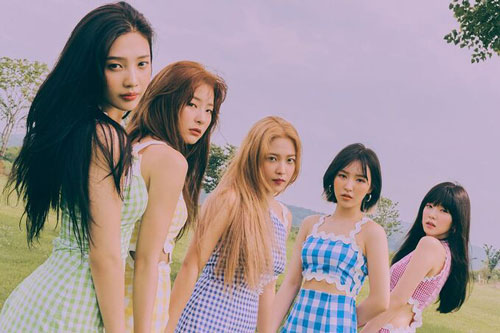 Red Velvet có xứng đáng 'ngồi chung mâm' với Twice - Black Pink?