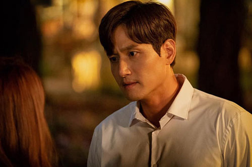 Chồng “bận” đi an ủi người yêu cũ ly hôn, đến lúc về nhà thấy 2 chiếc hộp tách biệt đặt trên giường, tò mò mở ra xem thì lập tức hoảng loạn với những thứ bên trong