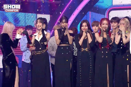 GFriend bị nghi gian lận khi thắng Black Pink