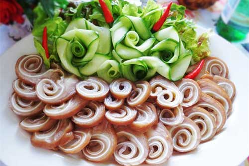 Mua tai heo về đừng luộc, đừng hầm... hãy đổi vị bằng món tai heo ngũ vị cuộn giòn ngon sần sật