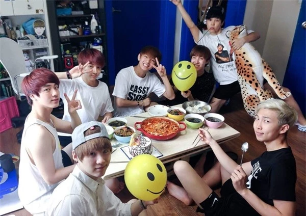 7 năm BTS từ debut tới hoàng kim và nỗi khát khao 'được sống không cần che đậy' - Ảnh 7